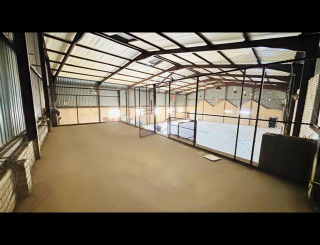 1,100M² WAREHOUSE TO LET IN ROBERTVILLE